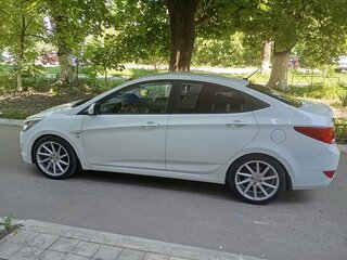 2014 Hyundai Solaris I Рестайлинг, белый, 970000 рублей, вид 4