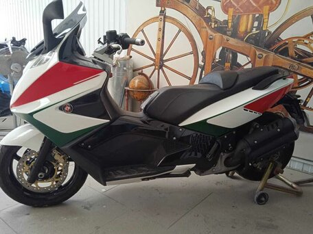 2015 Gilera GP800, белый, 660000 рублей, вид 2