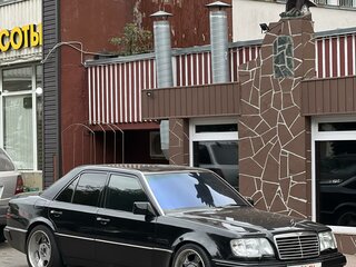 1993 Mercedes-Benz E-Класс 320 I (W124), чёрный, 1580000 рублей, вид 2