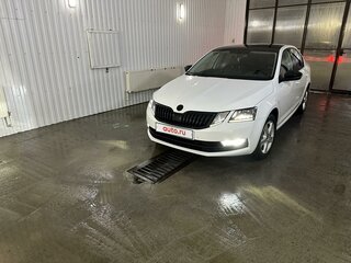 2017 Skoda Octavia III (A7) Рестайлинг, белый, 1500000 рублей, вид 2