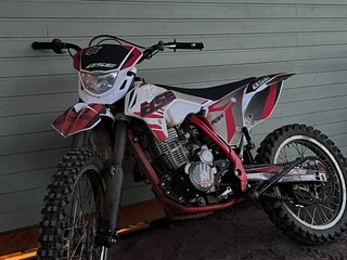 2025 BSE Z3, красный, 110000 рублей, вид 1
