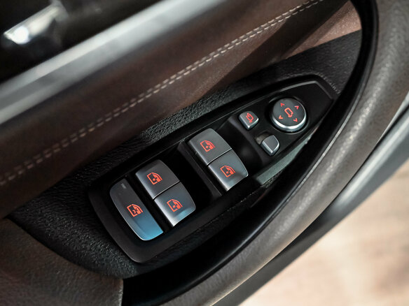 2021 BMW X1 20i xDrive II (F48) Рестайлинг, синий - вид 13