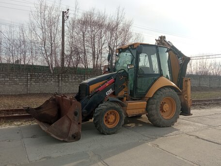 2006 Caterpillar 428, жёлтый, 3700000 рублей, вид 1