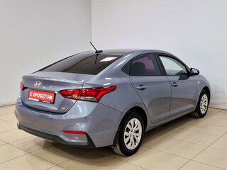 2017 Hyundai Solaris II, серый, 930000 рублей, вид 4