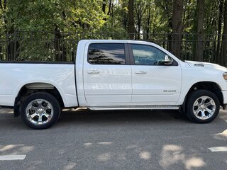 2019 Ram 1500 Crew Cab V, белый, 6500000 рублей, вид 3