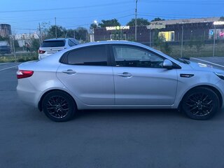 2012 Kia Rio 4-speed III, серебристый, 1100000 рублей, вид 2