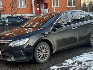 2015 Toyota Camry VII (XV50) Рестайлинг, чёрный, 2400000 рублей, вид 1