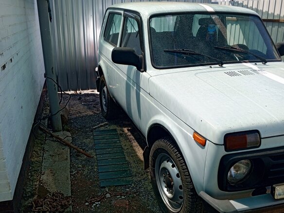 2016 Lada (ВАЗ) 2121 (4x4) I Рестайлинг, белый, 700000 рублей - вид 2