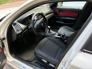 2010 BMW 1 серии 118i I (E81/E82/E87/E88) Рестайлинг, белый, 600000 рублей, вид 5