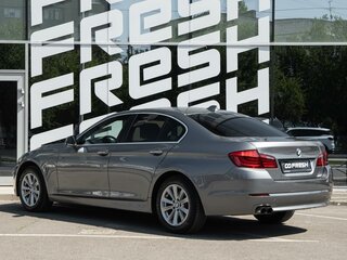 2013 BMW 5 серии 520i VI (F10/F11/F07), серый, 1325000 рублей, вид 2