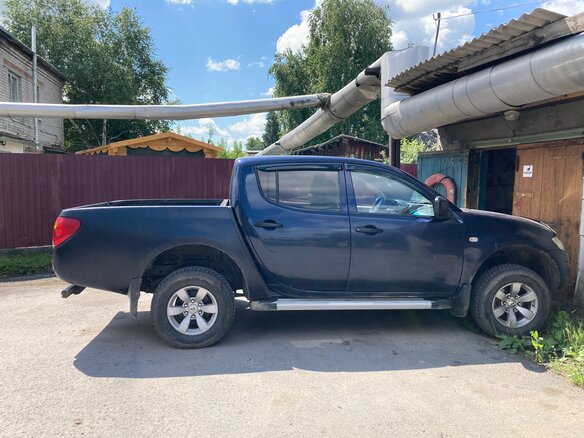 2011 Mitsubishi L200 IV, синий, 900000 рублей - вид 3