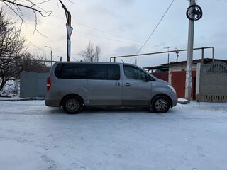 2011 Hyundai H-1 II, серебристый, 980000 рублей, вид 2