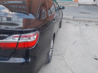 2016 Toyota Camry VII (XV50) Рестайлинг, чёрный, 3300000 рублей, вид 2