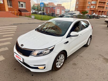 2015 Kia Rio III Рестайлинг, белый, 895000 рублей, вид 1