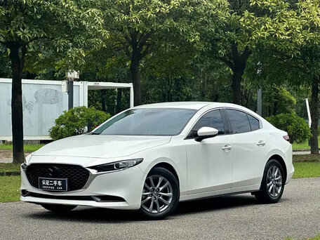 2022 Mazda 3 Axela IV (BP), белый, 1150000 рублей, вид 3