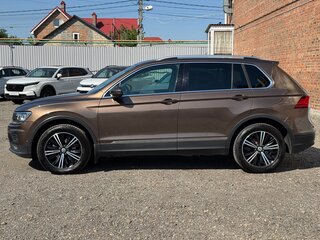 2018 Volkswagen Tiguan II, коричневый, 2650000 рублей, вид 4