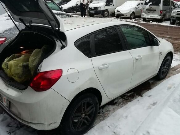 2014 Opel Astra J Рестайлинг, белый, 850000 рублей - вид 4