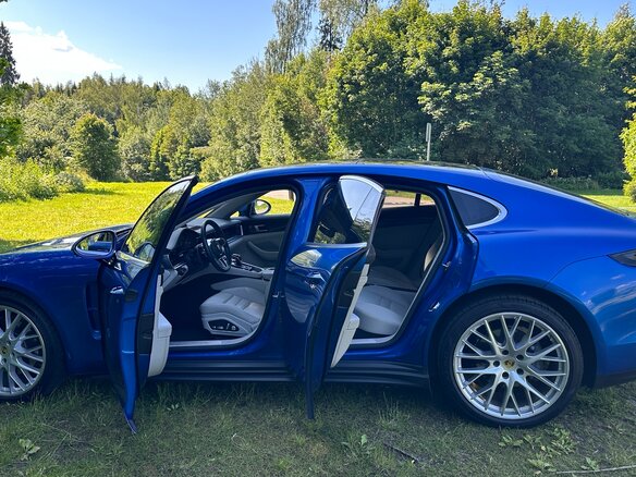2017 Porsche Panamera 4S II, синий, 7499000 рублей - вид 1