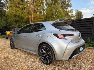 2019 Toyota Corolla XII (E210), серебристый, 1400000 рублей, вид 3