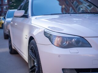 2009 BMW 5 серии 525xi V (E60/E61) Рестайлинг, белый, 1190000 рублей, вид 5