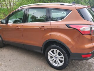 2017 Ford Kuga II Рестайлинг, золотистый, 1989000 рублей, вид 3