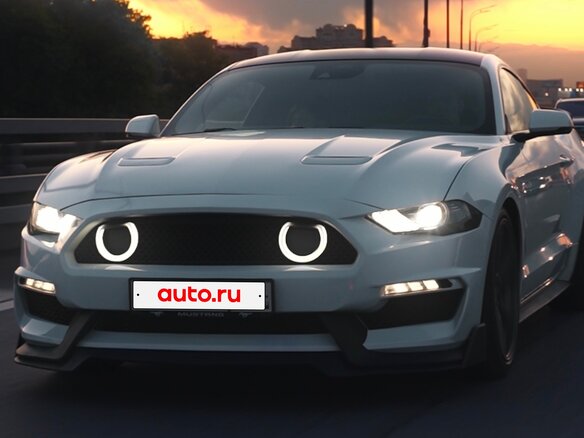 2021 Ford Mustang VI Рестайлинг, белый, 3650000 рублей
