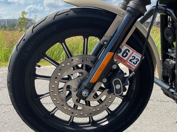 2014 Harley-Davidson Sportster 883, бежевый, 750000 рублей - вид 9
