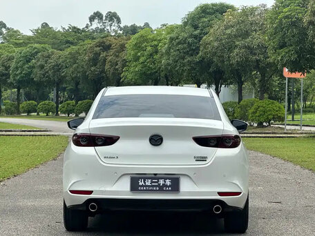 2022 Mazda 3 Axela IV (BP), белый, 1150000 рублей, вид 4