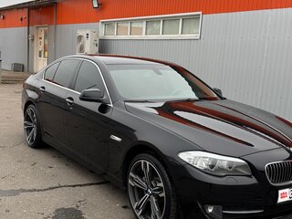 2011 BMW 5 серии 523i VI (F10/F11/F07), чёрный, 2500000 рублей, вид 3