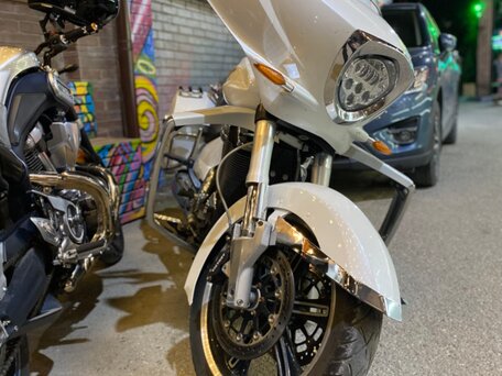2011 Victory Cross Country, белый, 1200000 рублей, вид 2