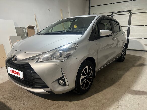 2019 Toyota Vitz III (XP130) Рестайлинг 2, серебристый, 1230000 рублей - вид 1