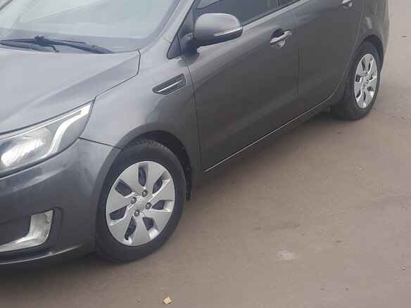 2014 Kia Rio 6-speed III, серый, 660000 рублей - вид 3