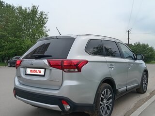 2015 Mitsubishi Outlander III Рестайлинг 2, серебристый, 1600000 рублей, вид 4