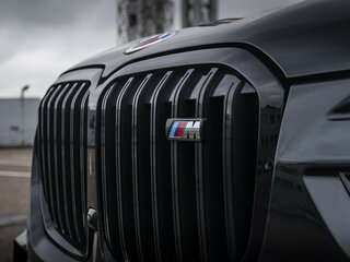 2022 BMW X7 M60i I (G07) Рестайлинг, чёрный, 13990000 рублей, вид 2