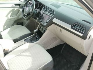 2017 Volkswagen Tiguan II, серый, 2250000 рублей, вид 3