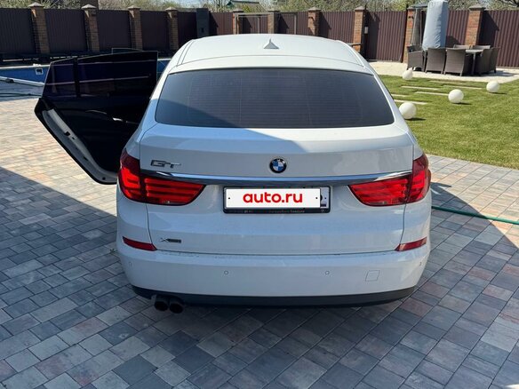 2012 BMW 5 серии Gran Turismo 530d xDrive VI (F10/F11/F07), белый, 1900000 рублей - вид 2