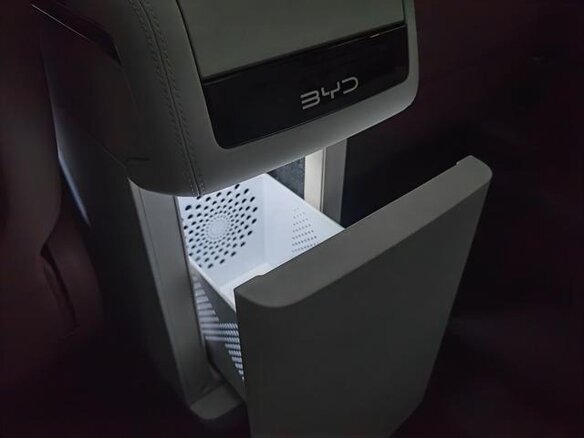 2025 BYD Xia (M9) 20.39 kWh, чёрный, 4050000 рублей - вид 24
