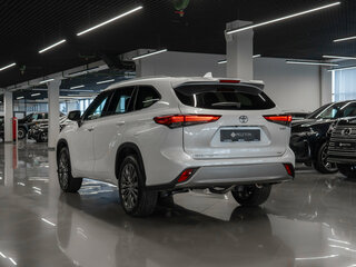 2025 Toyota Highlander IV (XU70), белый, 5450000 рублей, вид 4