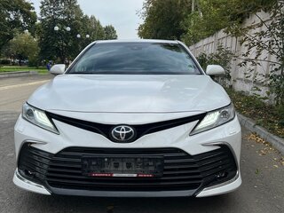 2021 Toyota Camry VIII (XV70) Рестайлинг, белый, 3850000 рублей, вид 2