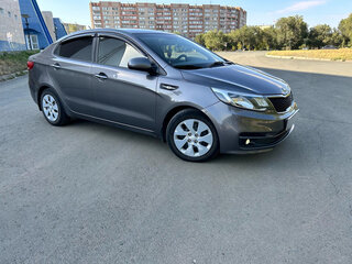 2016 Kia Rio III Рестайлинг, серый, 1400000 рублей, вид 3