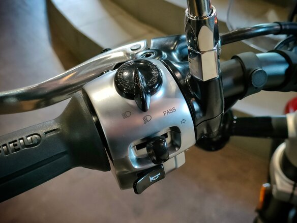 2026 Royal Enfield Super Meteor, красный, 792000 рублей - вид 22