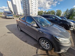 2015 Kia Rio III Рестайлинг, серый, 1050000 рублей, вид 4
