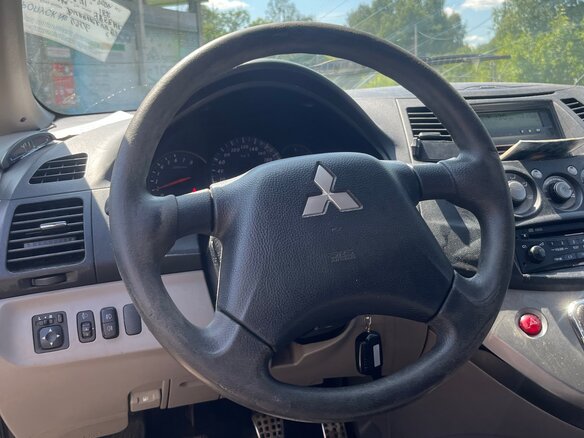 2006 Mitsubishi Grandis I, серебристый, 580000 рублей - вид 18