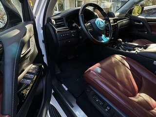 2016 Lexus LX 570 III Рестайлинг 2, белый, 12000000 рублей, вид 4