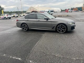 2021 BMW 5 серии 530d xDrive VII (G30/G31/G38) Рестайлинг, серый, 7900000 рублей, вид 4