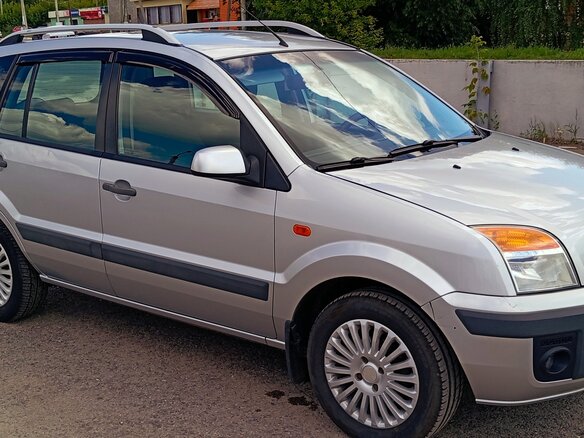 2008 Ford Fusion I Рестайлинг, серебристый, 380000 рублей - вид 1