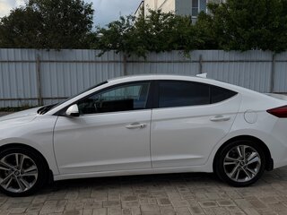 2017 Hyundai Elantra VI (AD), белый, 1400000 рублей, вид 4