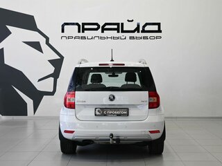2017 Skoda Yeti I Рестайлинг, белый, 1324900 рублей, вид 4