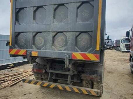 2023 Sinotruk Howo HW76, красный, 8900000 рублей, вид 3