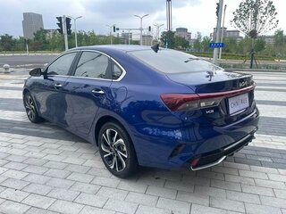 2022 Kia K3 II (China Market) Рестайлинг, синий, 1780000 рублей, вид 4
